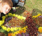 Skolnieki gatavo rudens paklājus