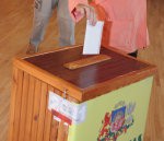 Vēlēšanu urnās iemestas arī pases, vēstules deputātiem un pieci lati