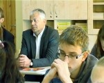 Deputāti iepazīst skolotāju ikdienu