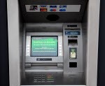 Krājbankas bankomāti strādās līdz vēlam vakaram; ceturtdien naudu varēs izņemt no plkst.9