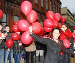 Pievērš uzmanību HIV/AIDS problēmas nopietnībai