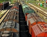 Uz nenoteiktu laiku turpinās neslēgt Raiņa ielas pārbrauktuvi rītos un vakaros