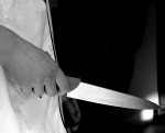 Traģēdija divās ģimenēs. Vīrietis nodur savu labāko draugu