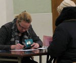Policija konstatē aģitāciju pie vēlēšanu iecirkņiem