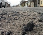 Vitkovskis: “Bedres Zirņu ielas asfaltā – tas ir normāli”