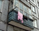 Atslēdz apkuri parādnieku mājām