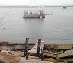 Trošu tiltiņš pie Karostas kanāla nav domāts pastaigām