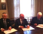 Paraksta trīspusējo līgumu par Latvijas III Olimpiādes organizēšanu Liepājā