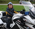 Iepazīstina ar policijas darbu un aprīkojumu