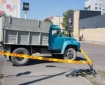 Kravas auto uzbrauc 13 gadu vecam velosipēdistam