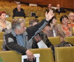 Emocionālās diskusijās panāk līguma labojumus