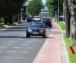 Mašīnas uz veloceļa neturēs