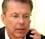Tiesa neatceļ naudassodu Uldim Pīlēnam