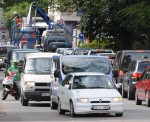 Kanalizācijas zeķe pārbauda šoferu pacietību