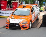 Rallijs uzgāzēja ostmalā