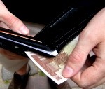 Par nepareizi novietotu auto saņem 20 latu naudas sodu