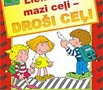 CSDD pirmklasniekiem un otrklasniekiem dāvina drošas satiksmes grāmatu