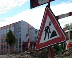 Policistus uztrauc skolēnu drošība ceļā uz 6. vidusskolu