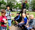 Tosmares bērni grib skaistus rotaļlaukumus