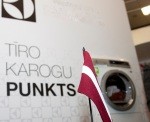 Tīro karogu punktā saposti 57 sarkanbaltsarkanie karogi