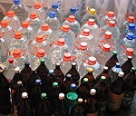 Ganību ielā slēdz nelegālā alkohola ražotni