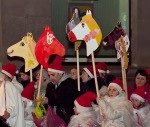 Aicina iedegt rotājumus Ziemassvētku eglē