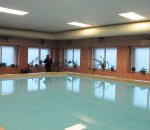 Pieņem ekspluatācijā daļu no 8. vidusskolas peldbaseina telpām