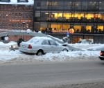 Auto ietriecas svētku dekorācijā
