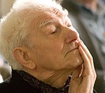 Biedrības namā ar svecīšu nolikšanu pieminēs dzejnieku Imantu Ziedoni