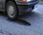 Autovadītāji gatavojas protestam pret bedraino šoseju