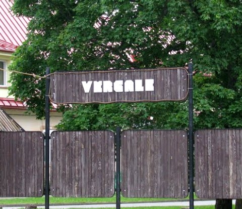 Vērgales sporta halli gatavo siltināšanai