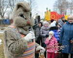 Lieldienu sarīkojums pulcē daudz ļaužu