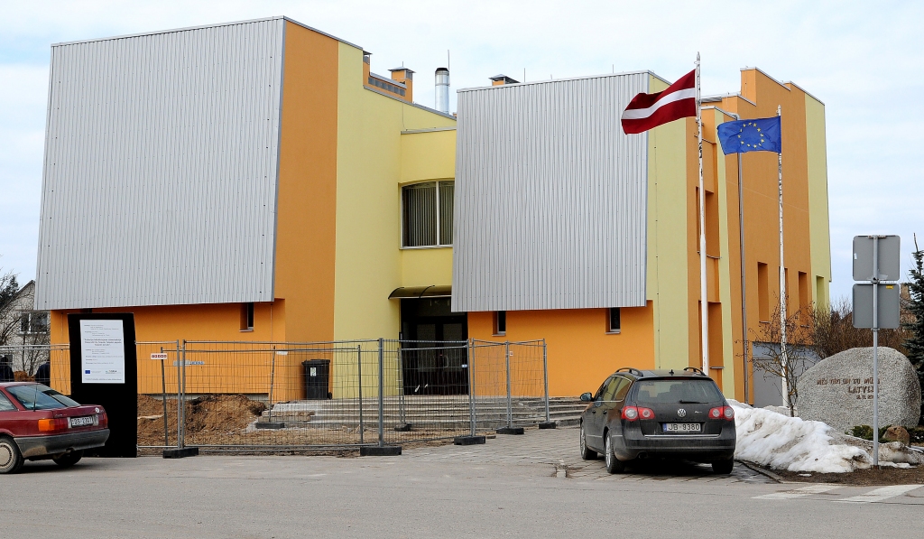 Atjauno arī pagalmu