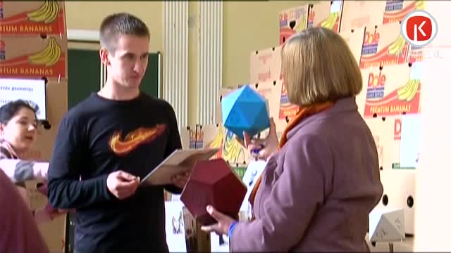 Liepājas studenti uzceļ piramīdu