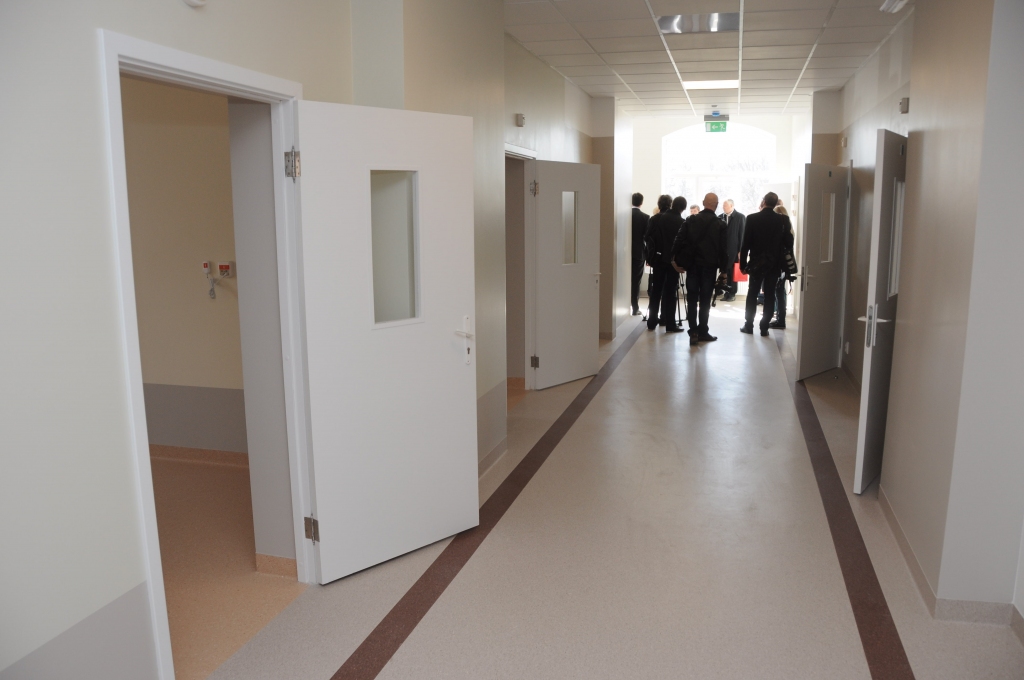 Klīnikā mierīgas sienas un košas grīdas