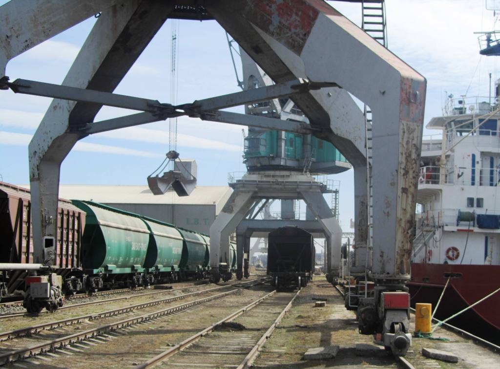 Kravu apgrozījums ostā palielinājies, bet to ietekmē LM krīze