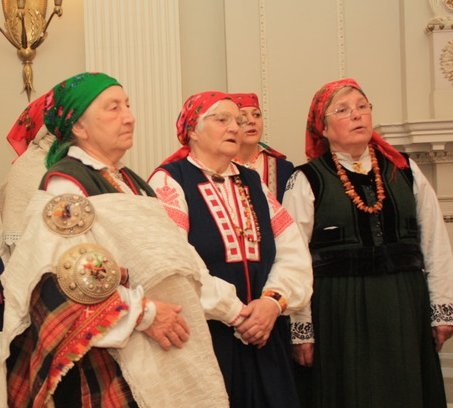 Novērtē Rucavas sievas