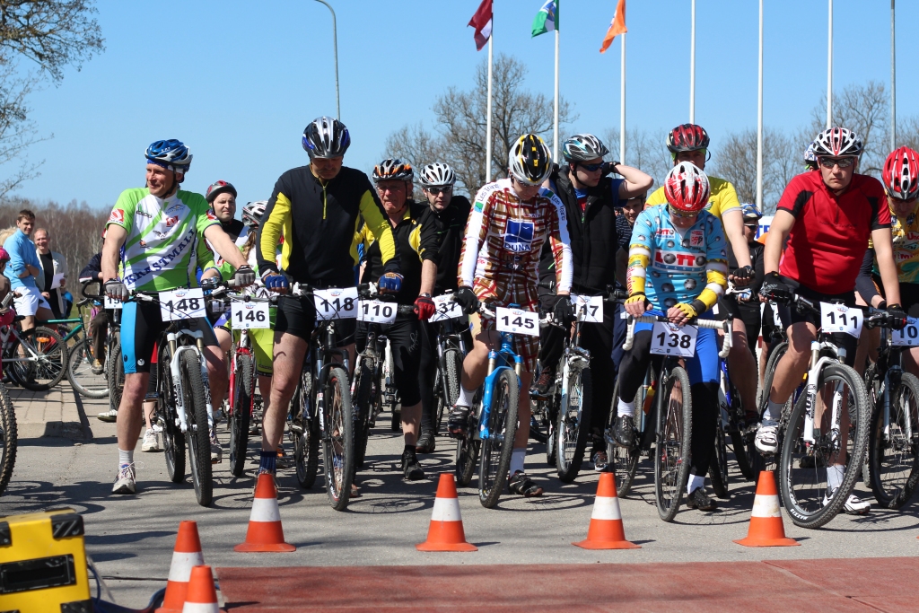Velomaratonā uzvar pieredzējis sportists