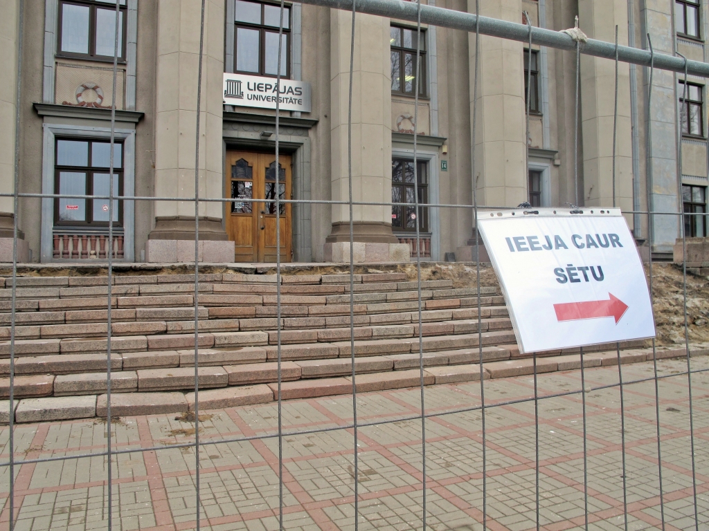 Universitāte kļūs pieejama cilvēkiem ar īpašām vajadzībām