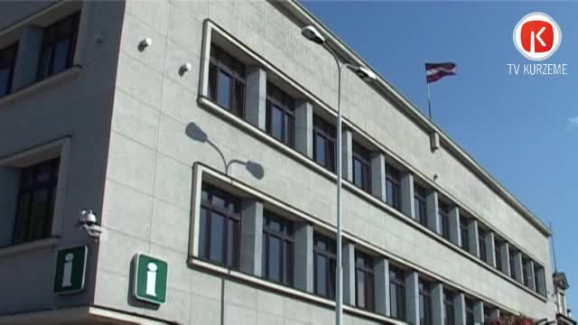 Darbu sāk vēlēšanu iecirkņi