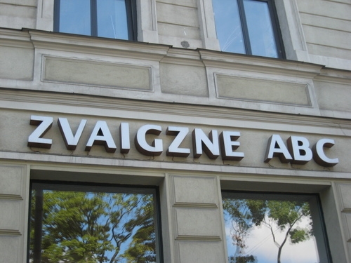 Advokāts: Nav pamata uzskatīt, ka izlīgums ar grāmatas neatļautā publicēšanā vainoto Pāvelu Juru netiks panākts