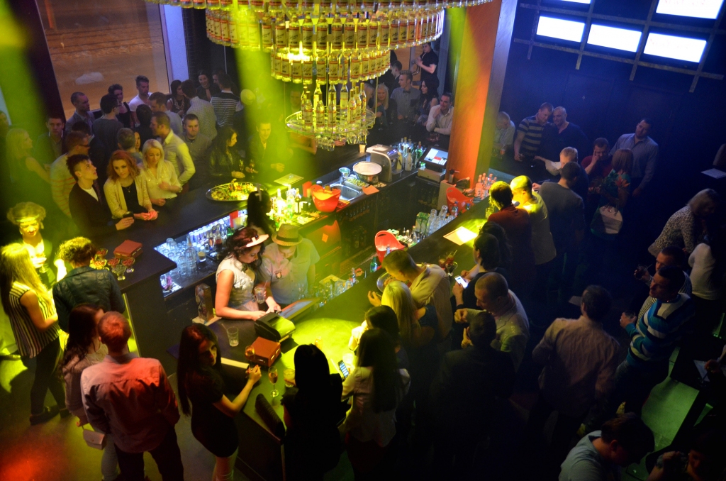 “Coyote Fly” vietā durvis ver “Ego Club”