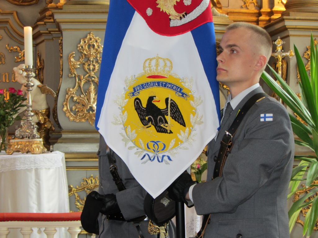 Iesvēta atjaunoto Somu Jēgeru karogu