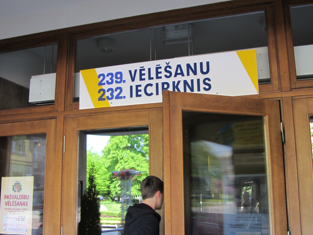 Iecirkņi atvērti, vēlēšanas sākušās
