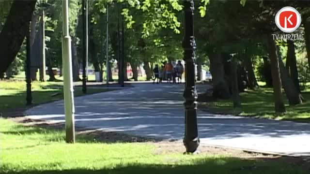 Priecājas par pārvērtībām parkā