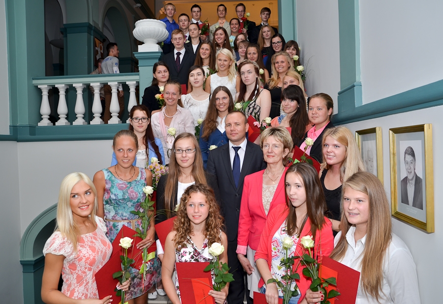Domē apbalvo Liepājas skolēnus – izcilniekus