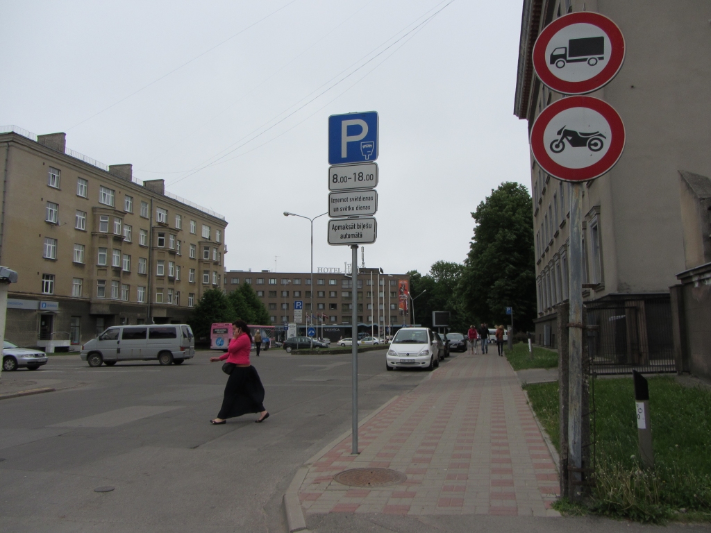 Ceļa zīmes bez pamatojuma netiekot uzstādītas