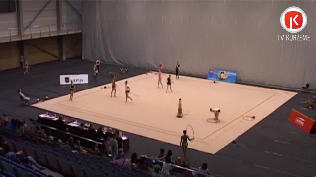 Mākslas vingrotāji atklāj olimpiādi