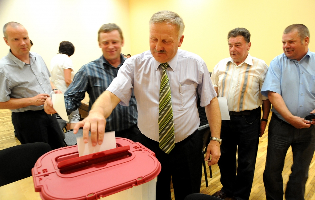 Priekšnieki savus krēslus saglabā