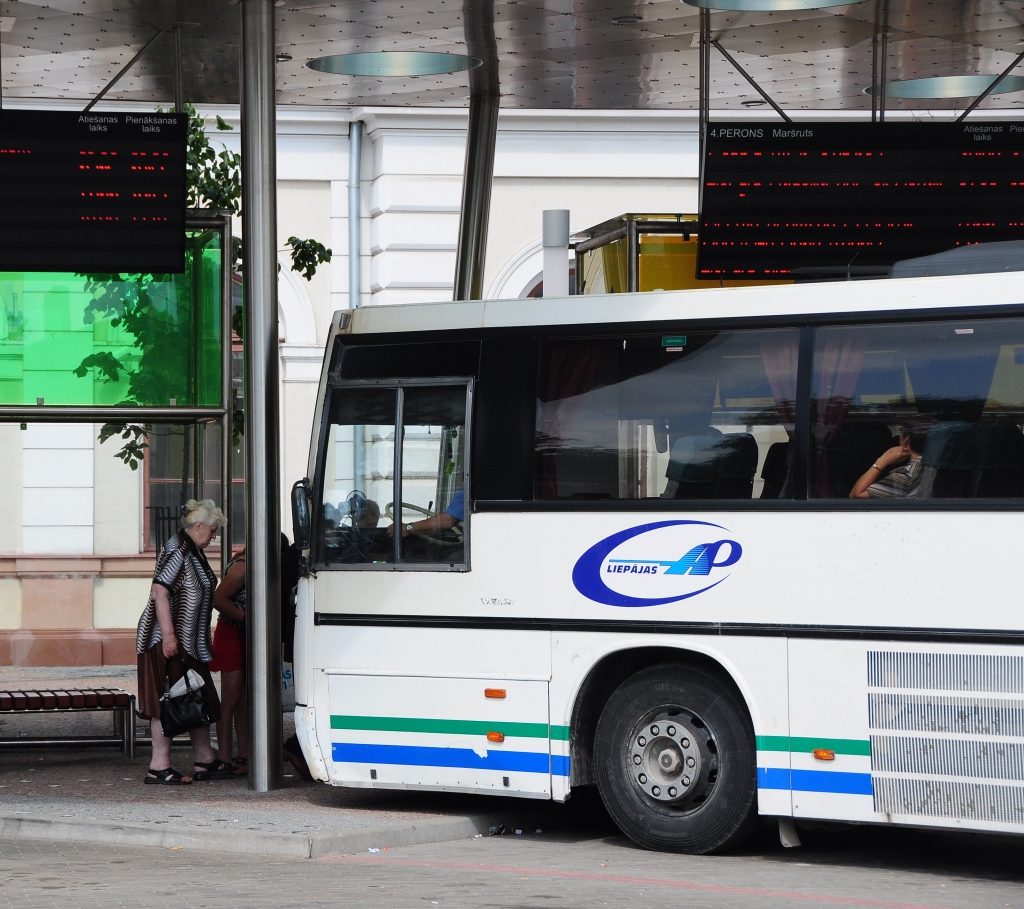 ”Autobusu parks” šogad plāno strādāt ar vairāk nekā 56 tūkstošu latu zaudējumiem; birža atceļ uzraudzības statusu uzņēmuma akcijām